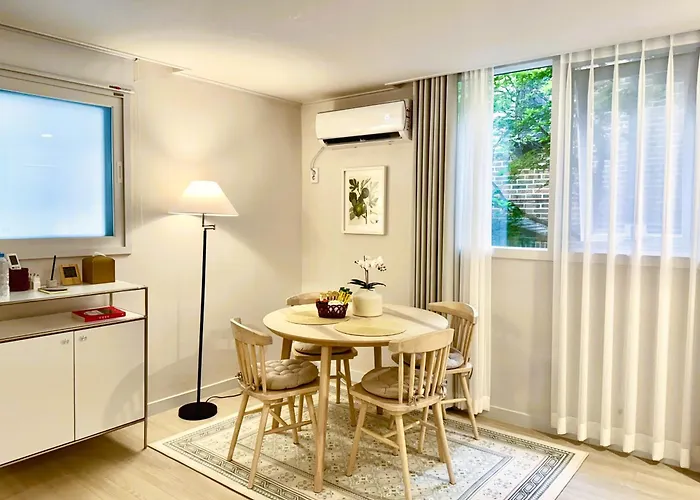 Lotus House - Foreign Tourists Only 4* 서울특별시